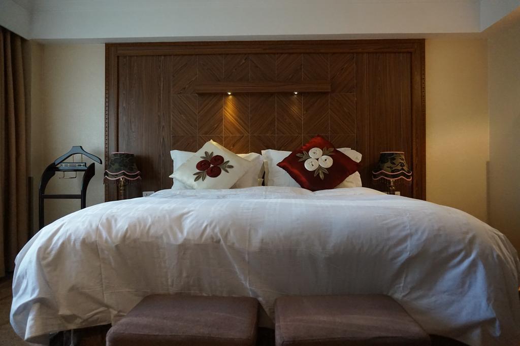 Bremen Holiday Hotel Harbin Bagian luar foto